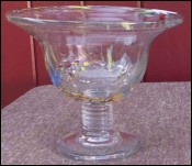 Hanap ou vase libatoire cristal souffle avec inclusions