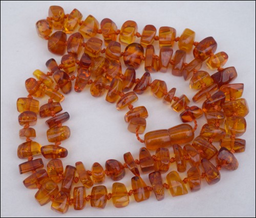 Collier en perles d'ambre translucide de la baltique 37,1 gr