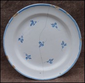 Assiette plate faïence d'Arras Décor brindilles XVIII siècle