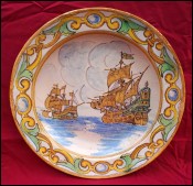 Grand plat à décor de voiliers de Talavera la Reina