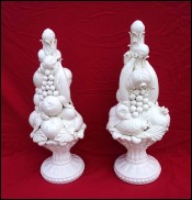 Paire de topiaires en céramique blanche Fruits et feuillages Espagne milieu XX siècle