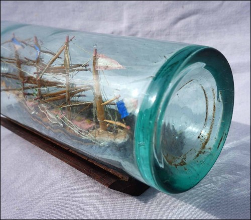 Quatre mats barque en bouteille Travail d'art populaire XXe siècle