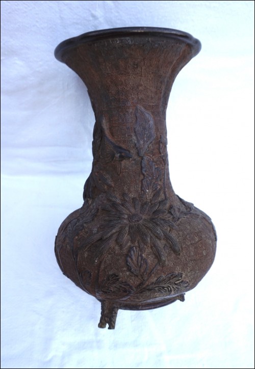 Vase en bronze Chrysanthème à l'oiseau Japon époque Edo